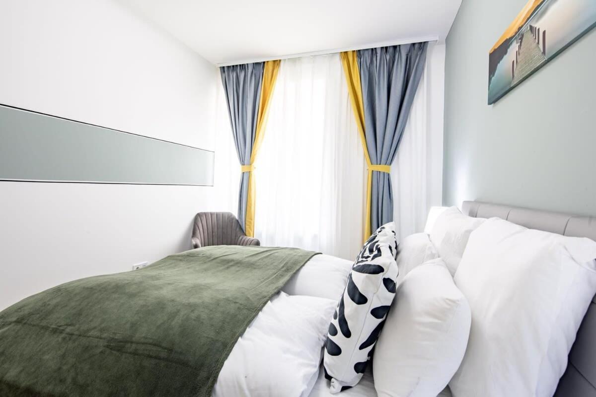 Free Parking - Balcony - Sunny - New Apartmán