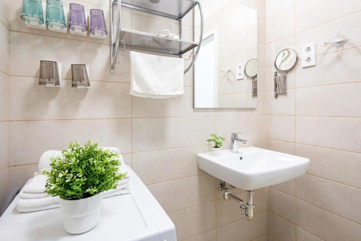 Apartmán Free Parking - Balcony - Sunny - New Budapešť