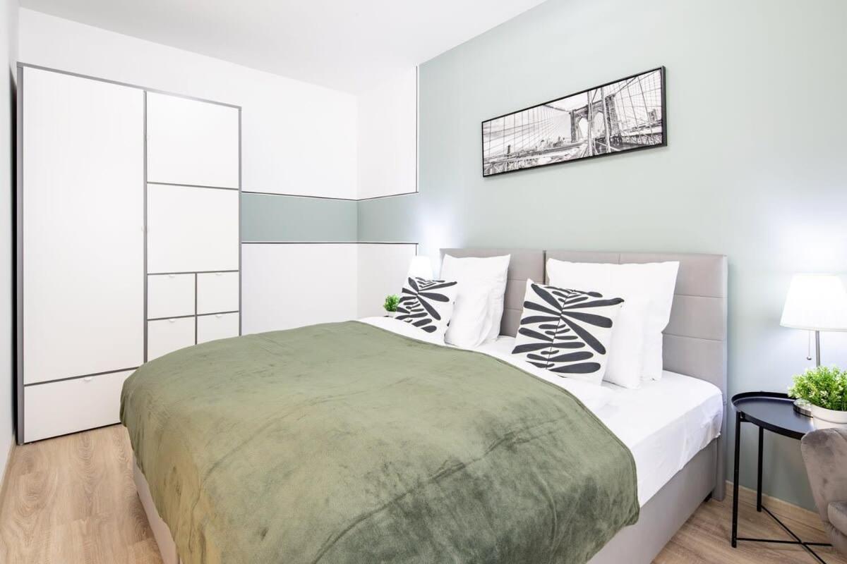 Free Parking - Balcony - Sunny - New Apartmán